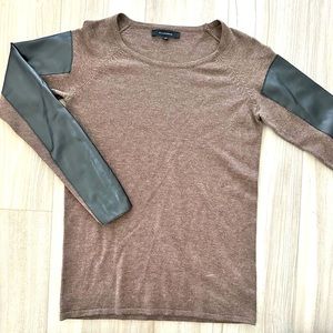 Oliviaceaous long sleeve top size Medium